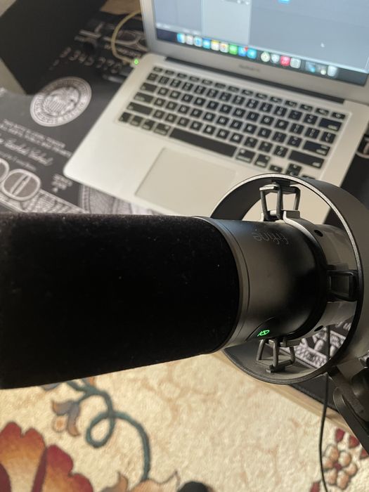 Продам готовую Домашнюю студию. Macbook air. Edifier mr4. Micro Fifine