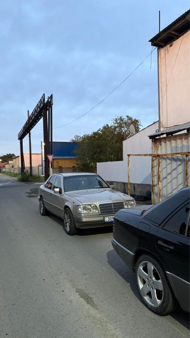 Мерседес 2.2 1995 аваринный