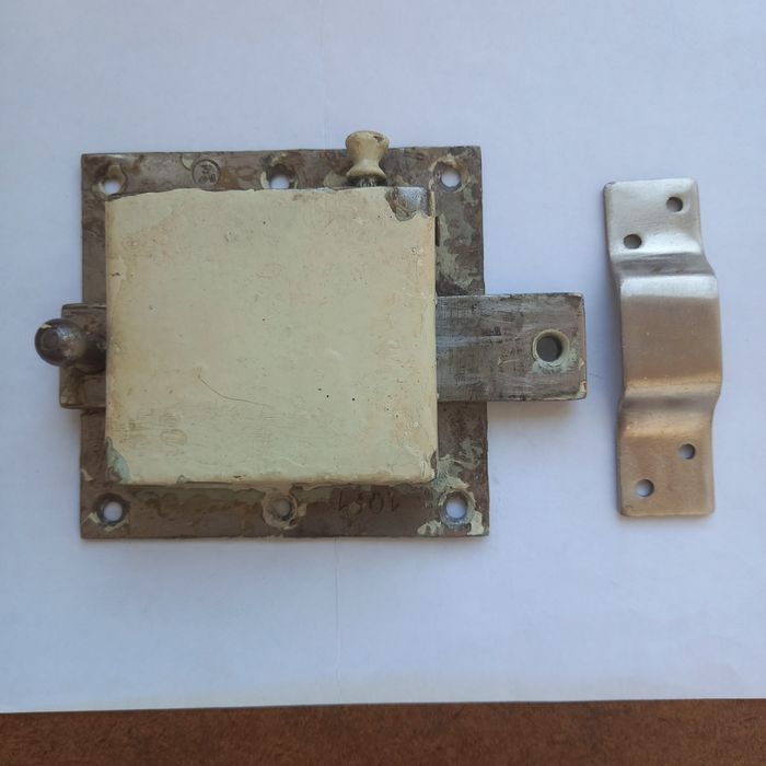 Антикварный замок.