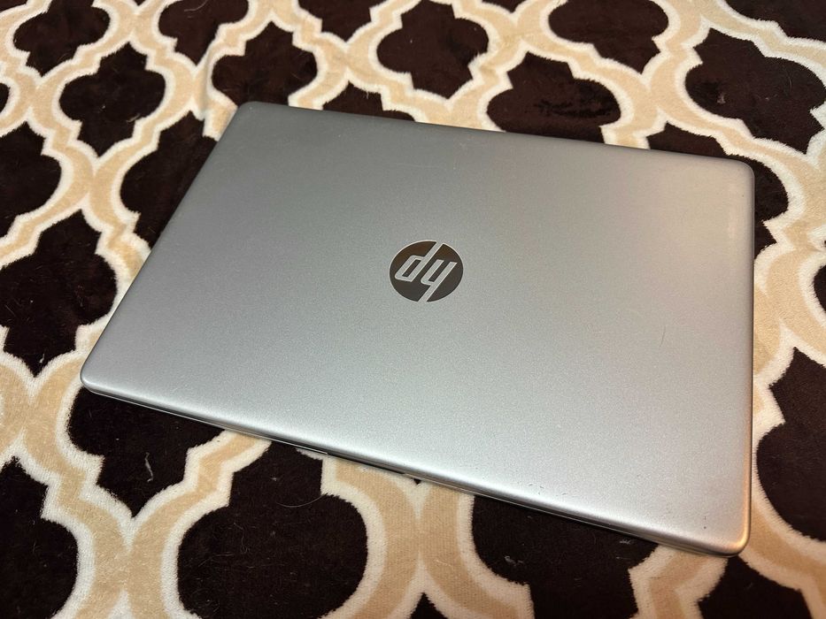 laptop HP 15s-fq2xxx, i3 gen 11, impecabil , slim
