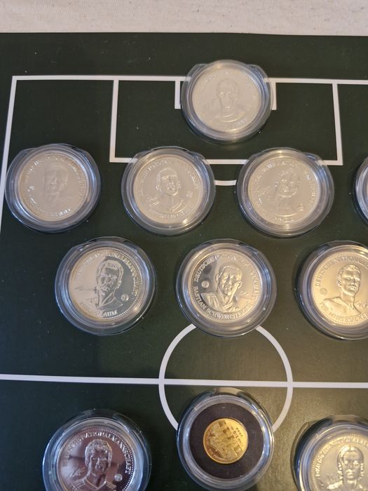 Clasor amagial cu footbal