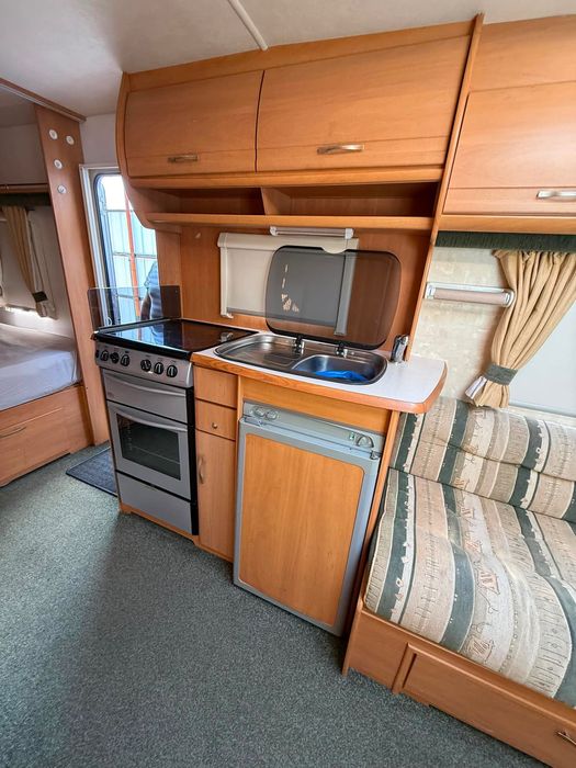 2004 swift charisma’