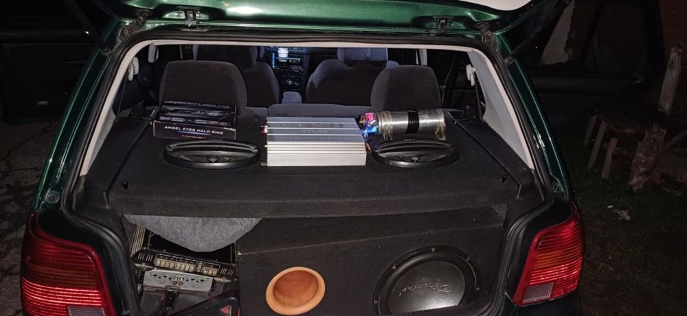 Продавам спешно бас каса 12ка