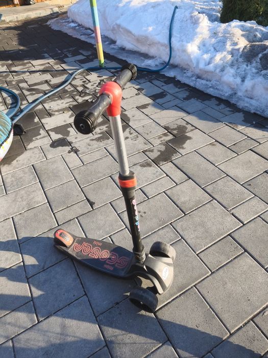 Продам самокат 4000 тг