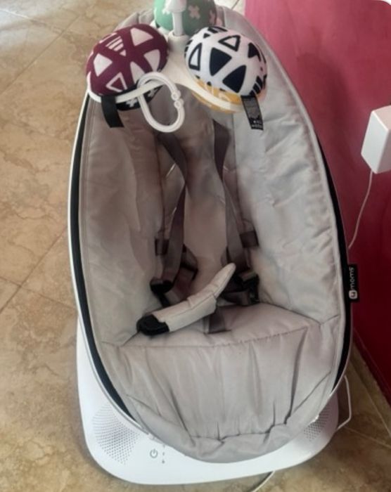 Електрическа бебешка люлка mamaRoo 5.0, сива
