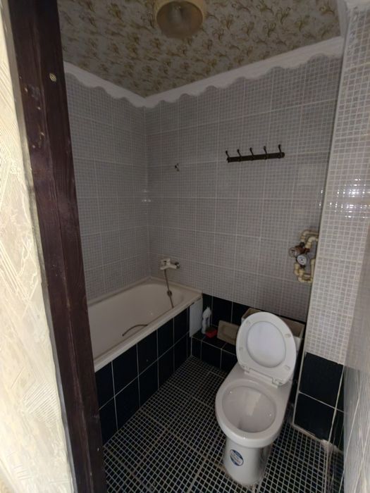 2 xonali kvartira sotiladi