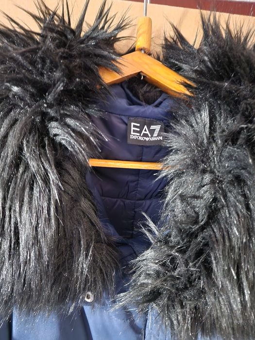 Преходно тъмно синьо яке