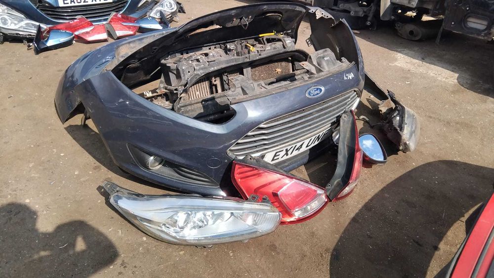 Far stanga/dreapta Ford Fiesta an 2014