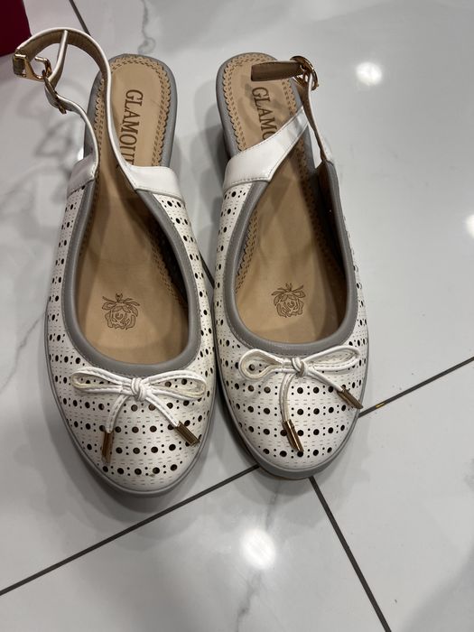 Продам босоножки