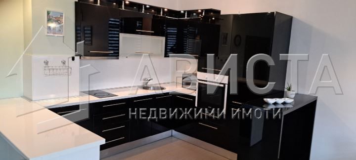 Дава се под наем Тристаен апартамент в София, Център - 130 кв.м за 1600 € - Снимка #2