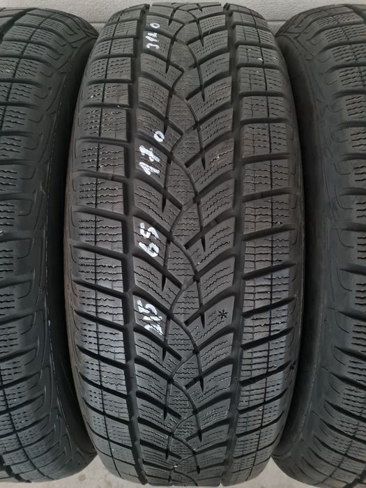 Зимни гуми 4 броя GOODYEAR UltraGrip 215 65 R17 доъщт 3120
