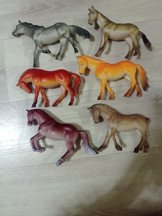Фигуркий лошадей.