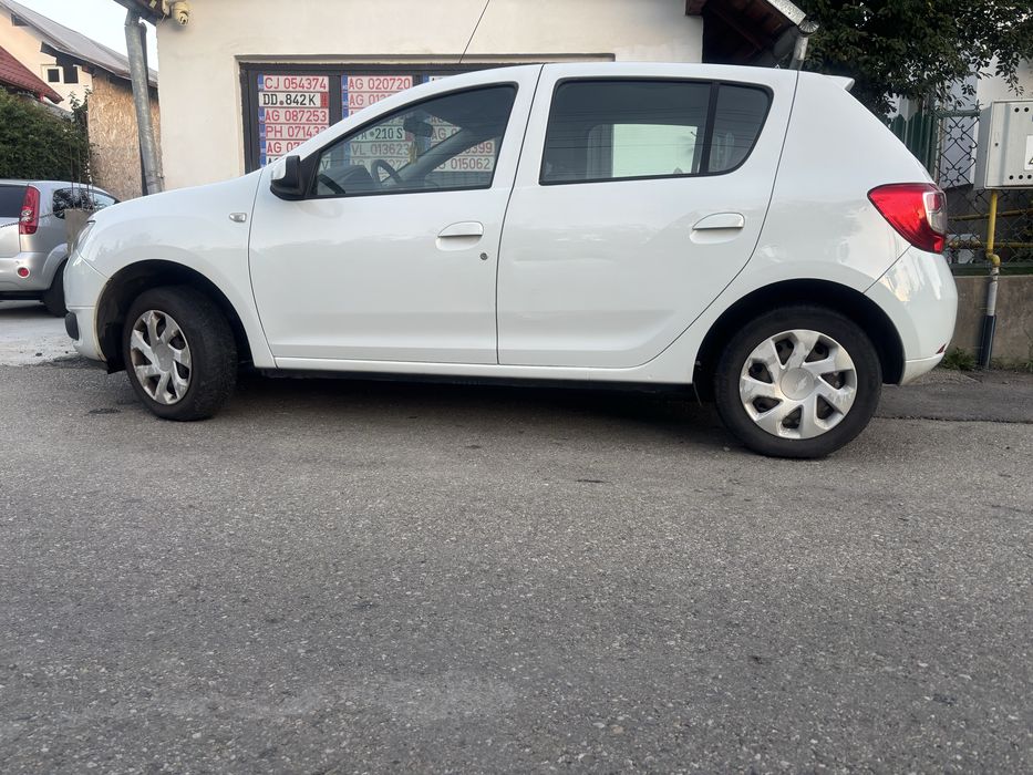 dezmembrez Dacia sandero 0.9