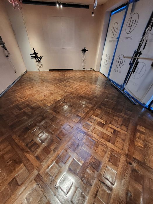 Raschetez parchet ,scari si reconditionez usi.