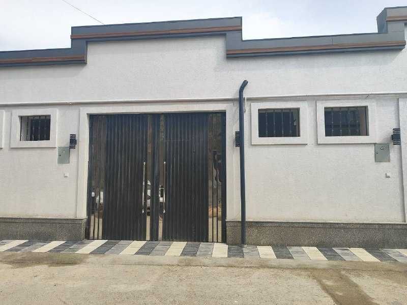 Большой , красивый -белоснежный дом!