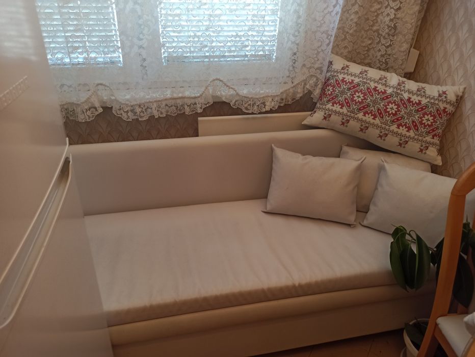 Продавам кухненско диванче,ракла