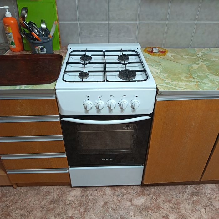 Продам газовую плиту