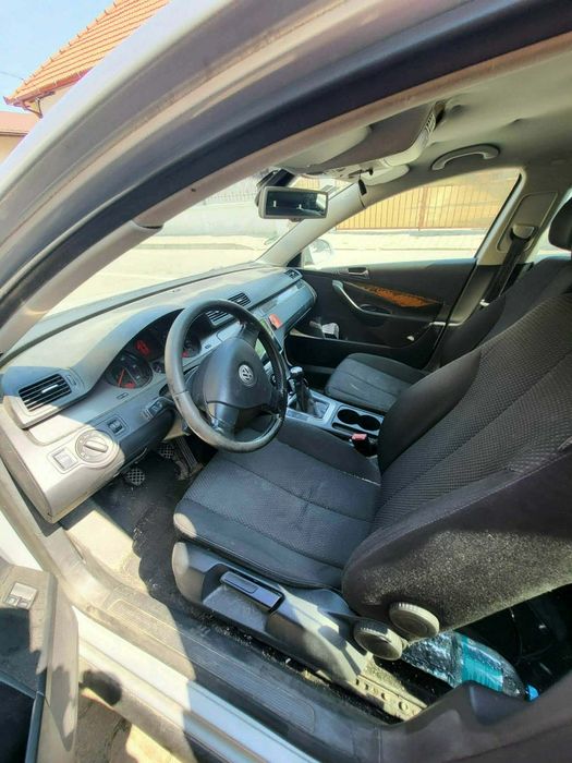 Vând Volkswagen Passat B6 2L 140