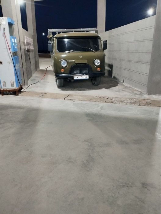 Uaz 452  sotiladi  1991  yil xolati  alo  2 ta  100 tali metani bor