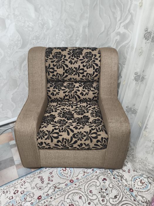 Два кресла и один диван