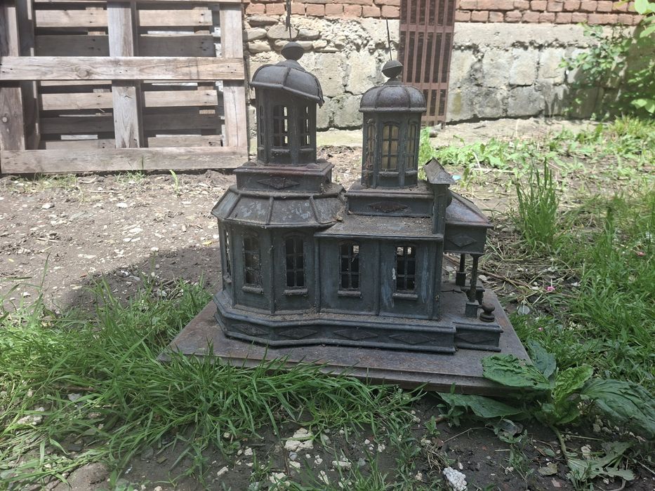 Biserica antichități
