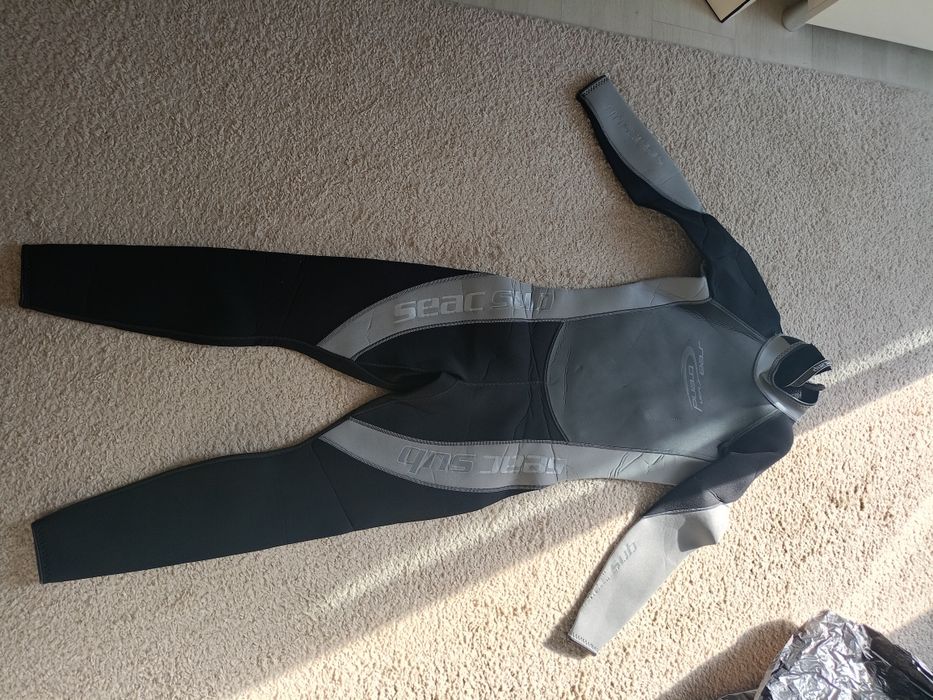 Vând costume de neopren scufundari Seac nou nou,mărimea M