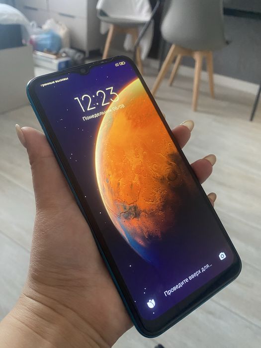 Продам Redmi телефон
