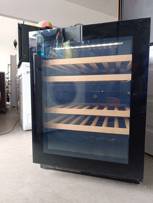 Нова Хладилна витрина- Охладител Witt