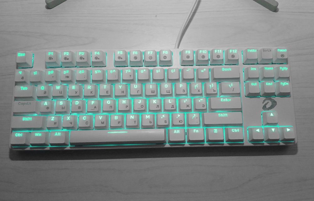 Продам механическую клавиатуру Dareu ek87 glory arctic