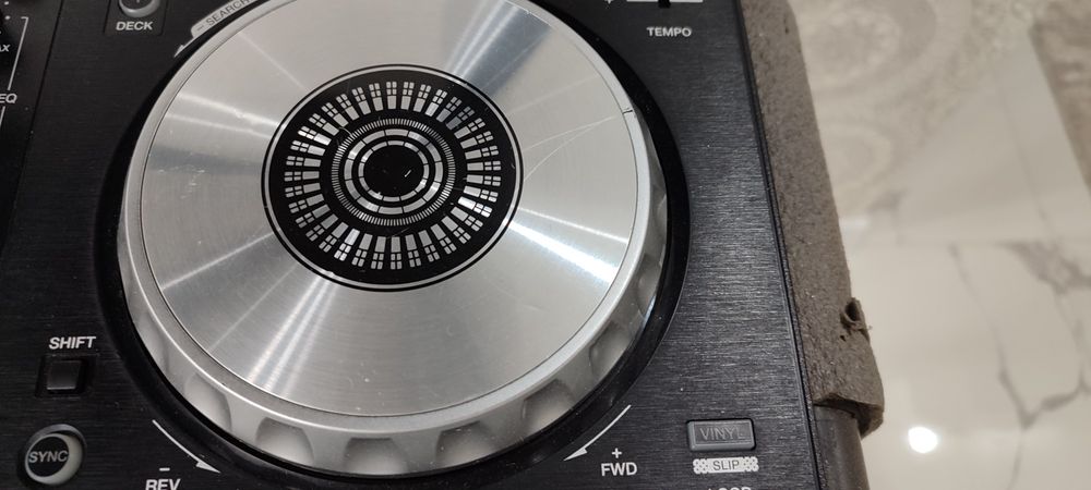 Pioneer Ddj-sb3  профиссаналный контроллер