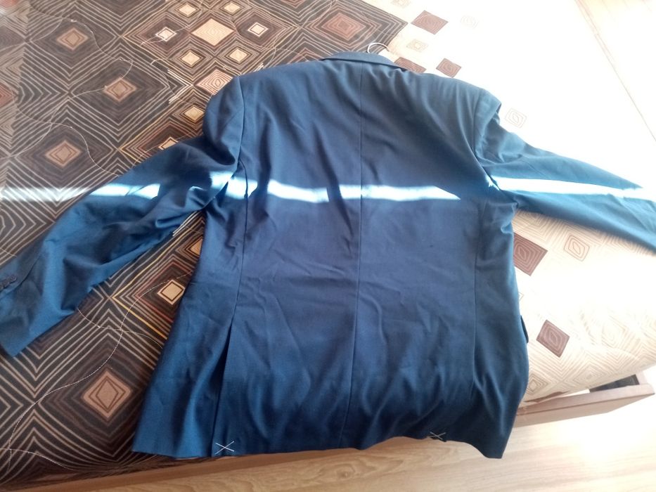 Продавам костюм Mango