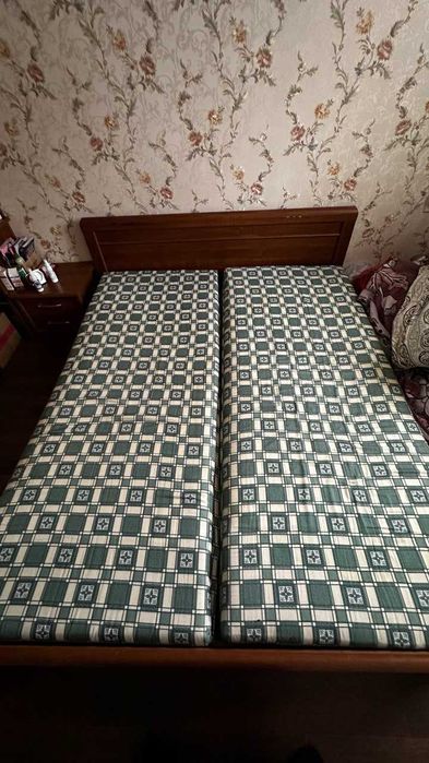 Продам двуспальную кровать