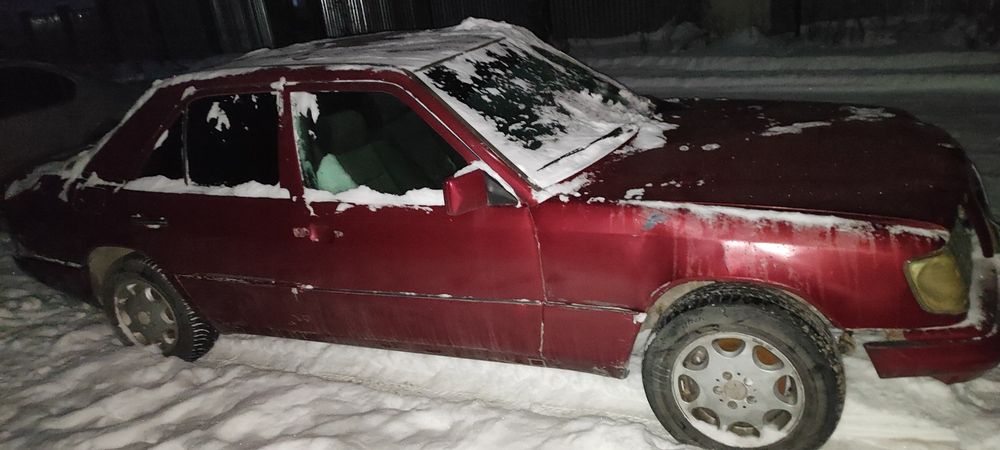 Мерседес 124 разбор машину по запчастям продаю автозапчасти