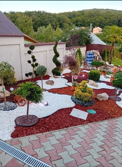 Amenajăm grădini de la A la Z cu tot ce aparține de spații verzii.