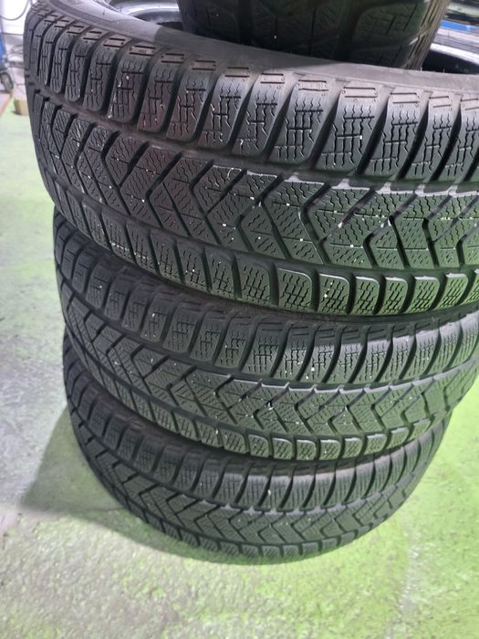4 бр зимни 215/55/18 Pirelli