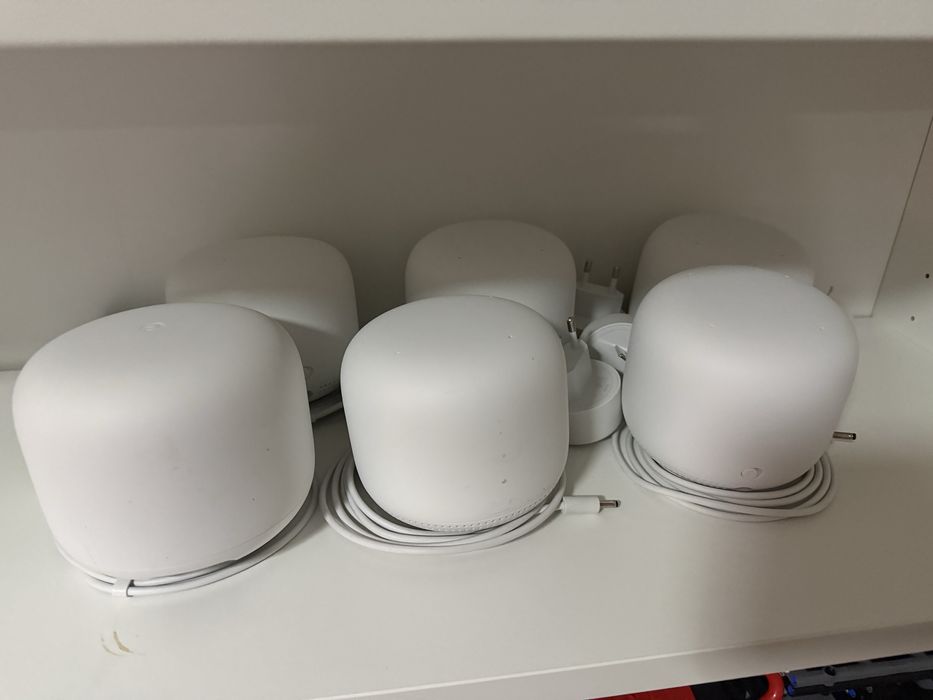 Google Nest Wifi mesh (router + 5 AP)