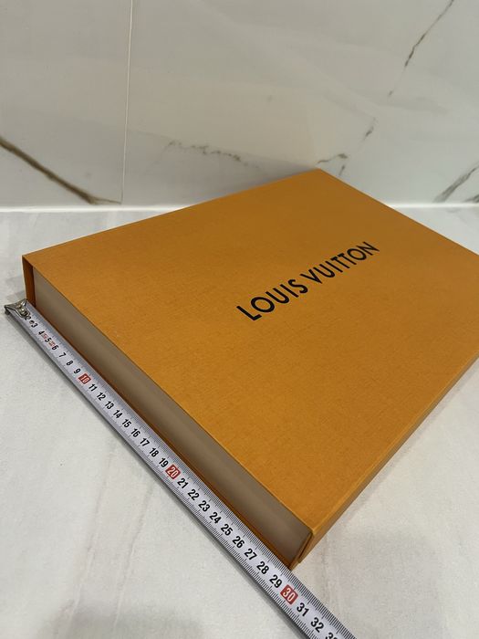 Коробка Louis Vuitton
