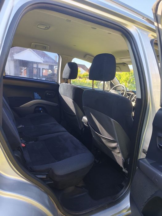 Mitsubishi Outlander 2.0 diesel mașina personală în stare foarte buna