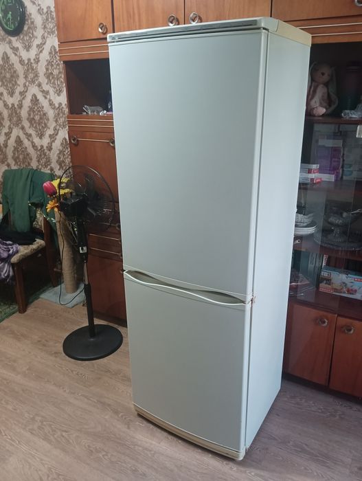 Холодильник Атлант рабочий