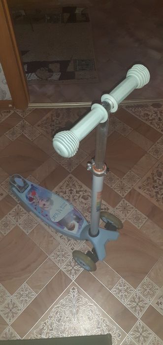 ***Продам самокат и игрушки