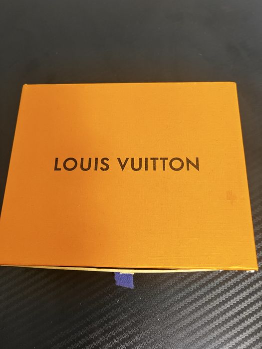 Продава се портмоне LOUIS VUITTON