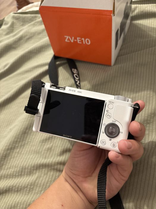 Sony ZV-E10 в идеальном состоянии