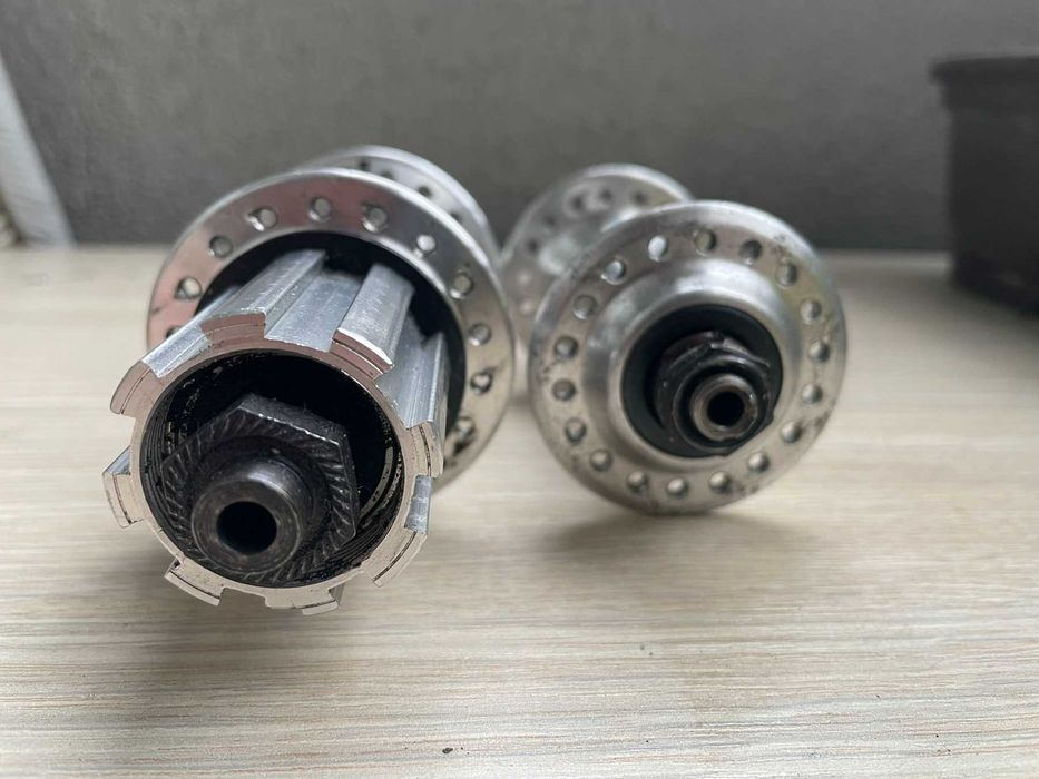 Campagnolo комплект шосейни главини с шлици и QR