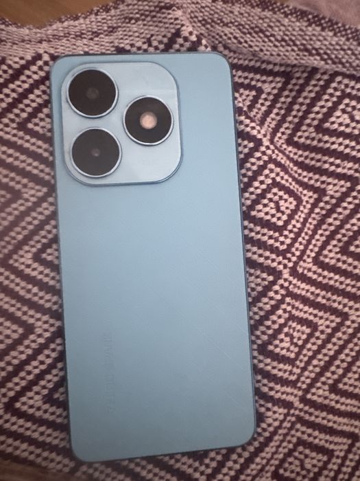 Телефон techno spark 20