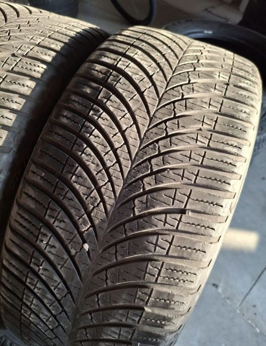 2 Anvelopele All season 215 40 r18 Goodyear