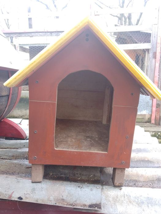 Cușcă pentru câini de talie mică.