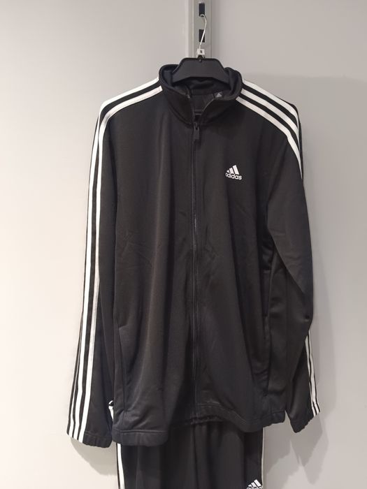 Одежда от фирмы Adidas в оригинале