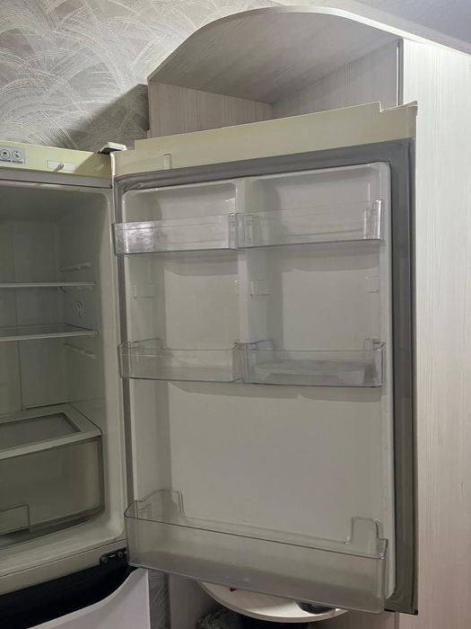 Холодильникkk LG