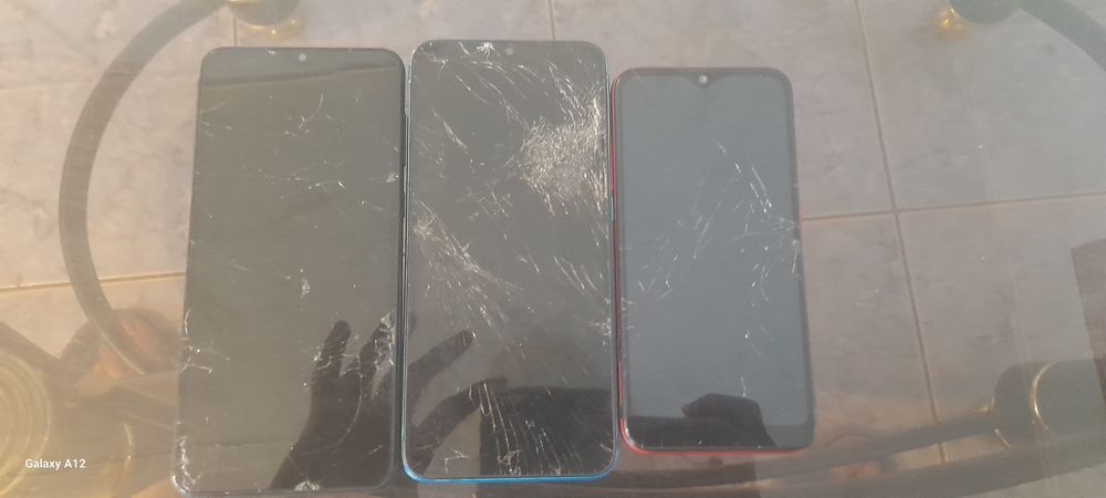 Продам телефоны на запчасти