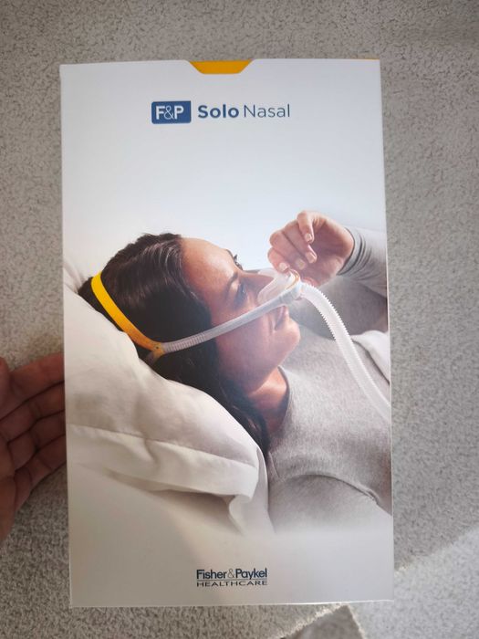 Masca CPAP nazală sub nas F&P Solo (Fisher & Paykel) – aproape nouă, set complet
